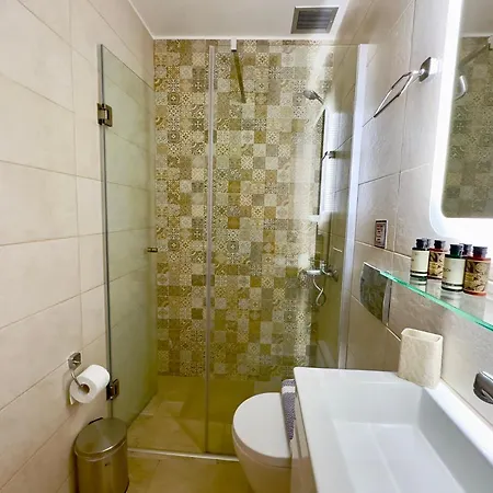 Yulia Luxury Uranupoli